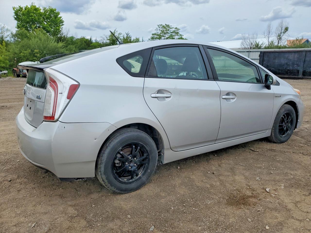 2013 Toyota Prius Two - Фото 3