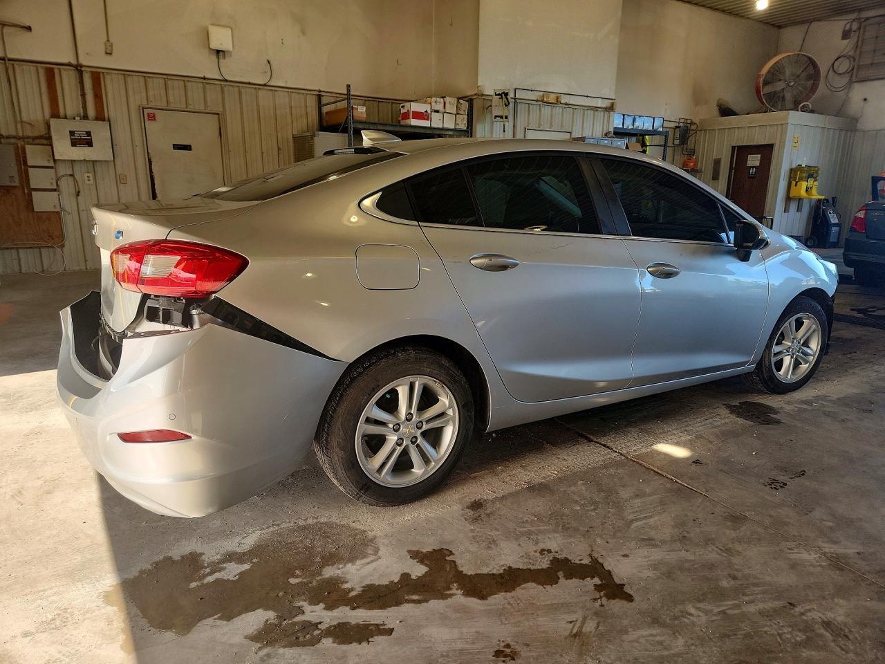 2018 Chevrolet Cruze Lt - Image 3