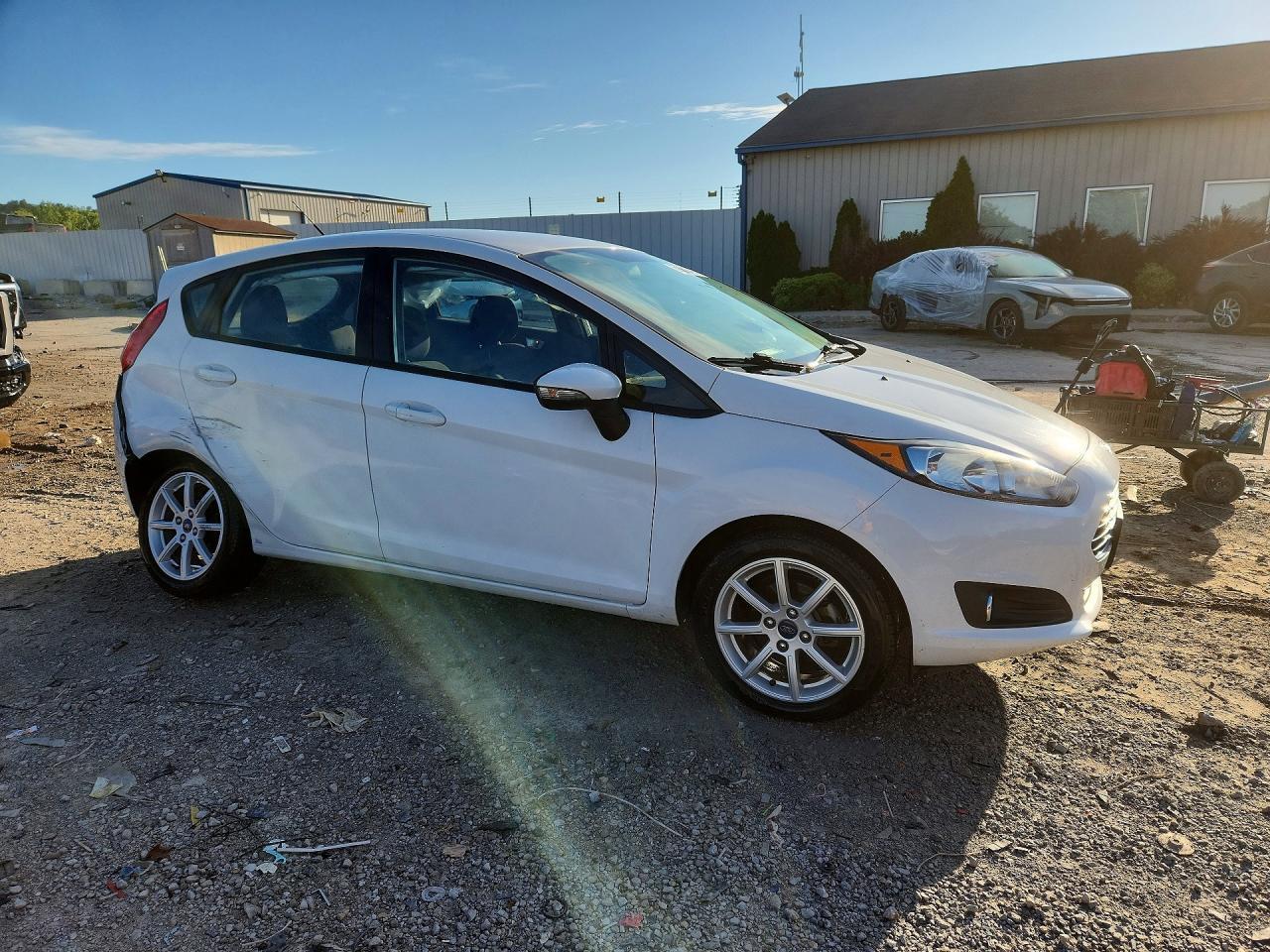 2015 Ford Fiesta Se - Image 4