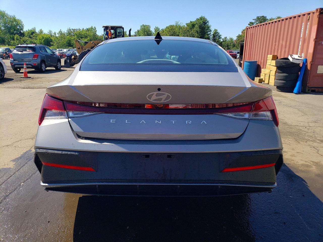 2025 Hyundai Elantra Se - Фото 6