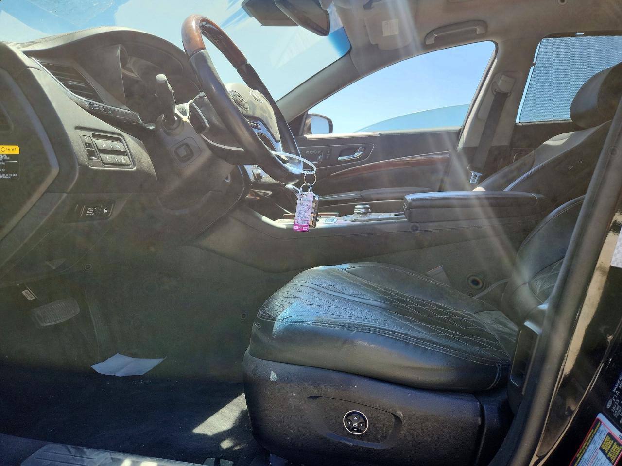 2016 Kia K900 Luxury V8 - Image 7