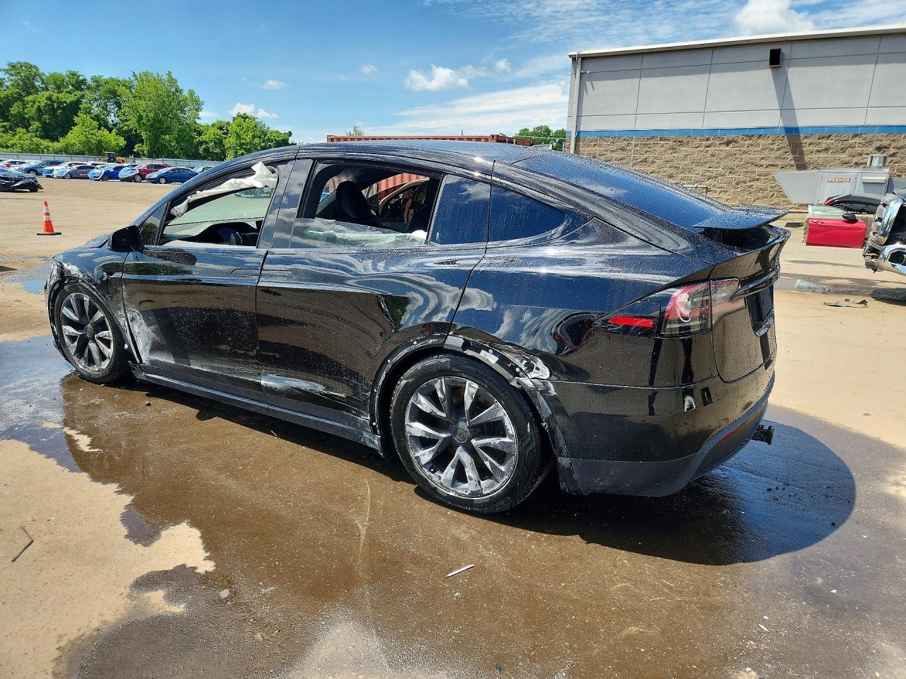 2023 Tesla Model X - Фото 2
