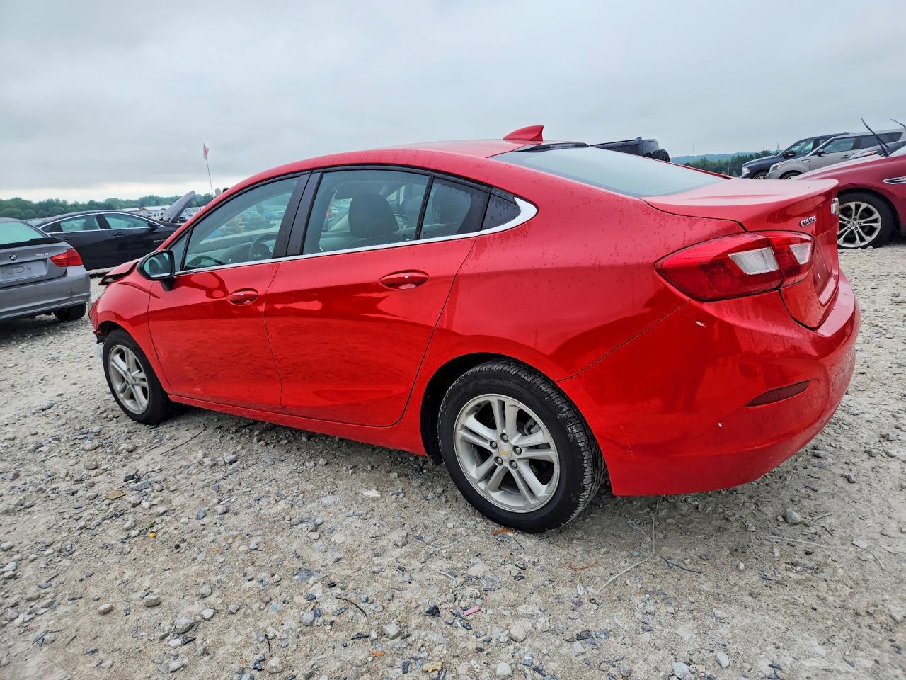 2017 Chevrolet Cruze Lt - Image 2