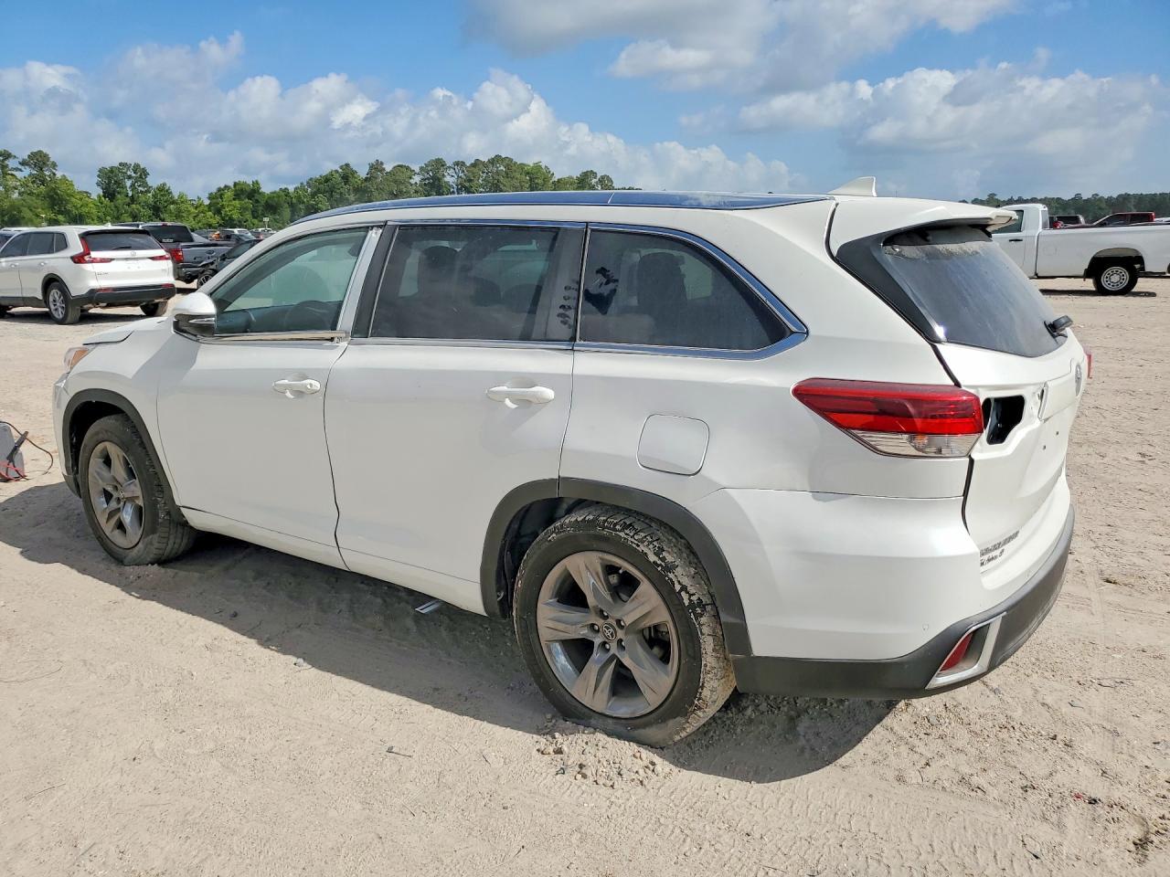 2019 Toyota Highlander Limited - Image 2