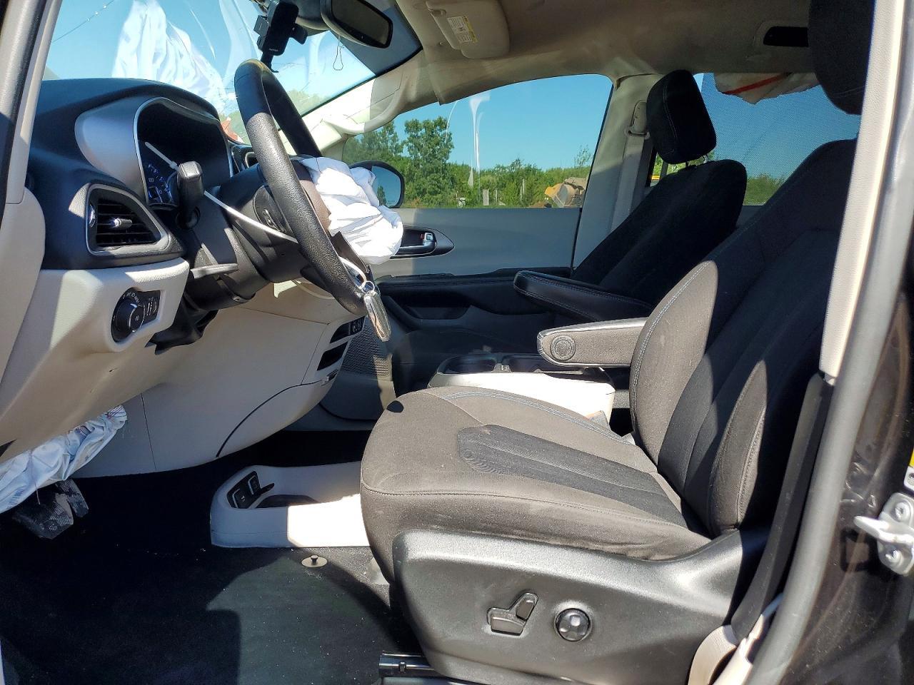 2021 Chrysler Pacifica Touring - Image 7