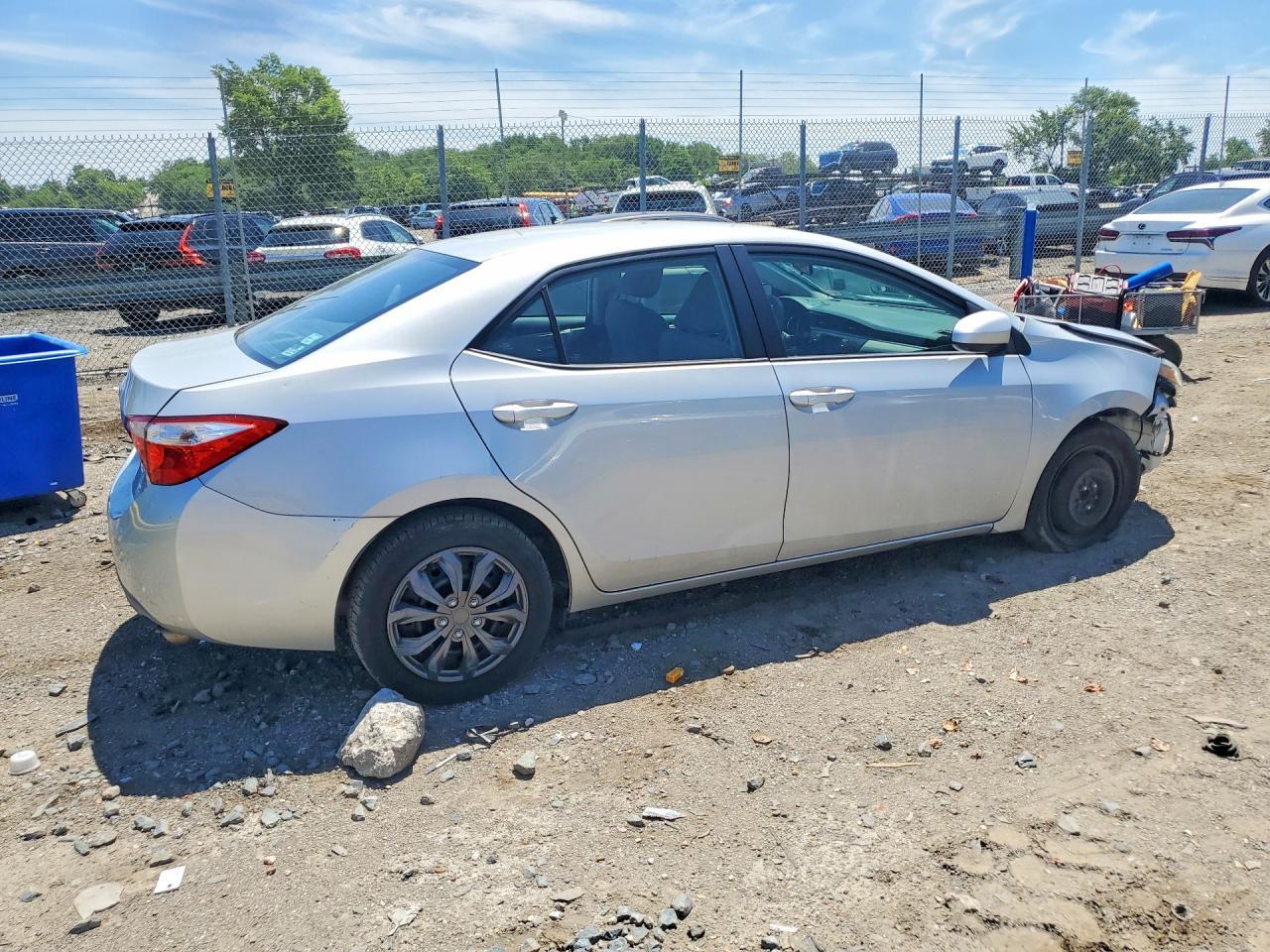2015 Toyota Corolla Le - Фото 3