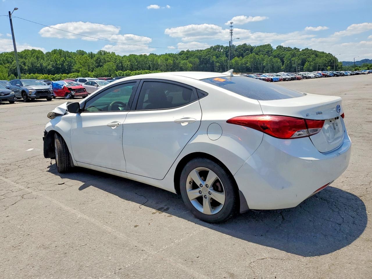 2013 Hyundai Elantra - Image 2