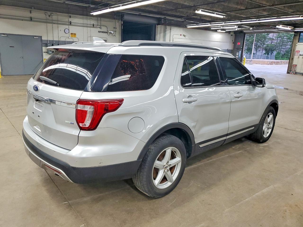 2016 Ford Explorer Xlt - Фото 3