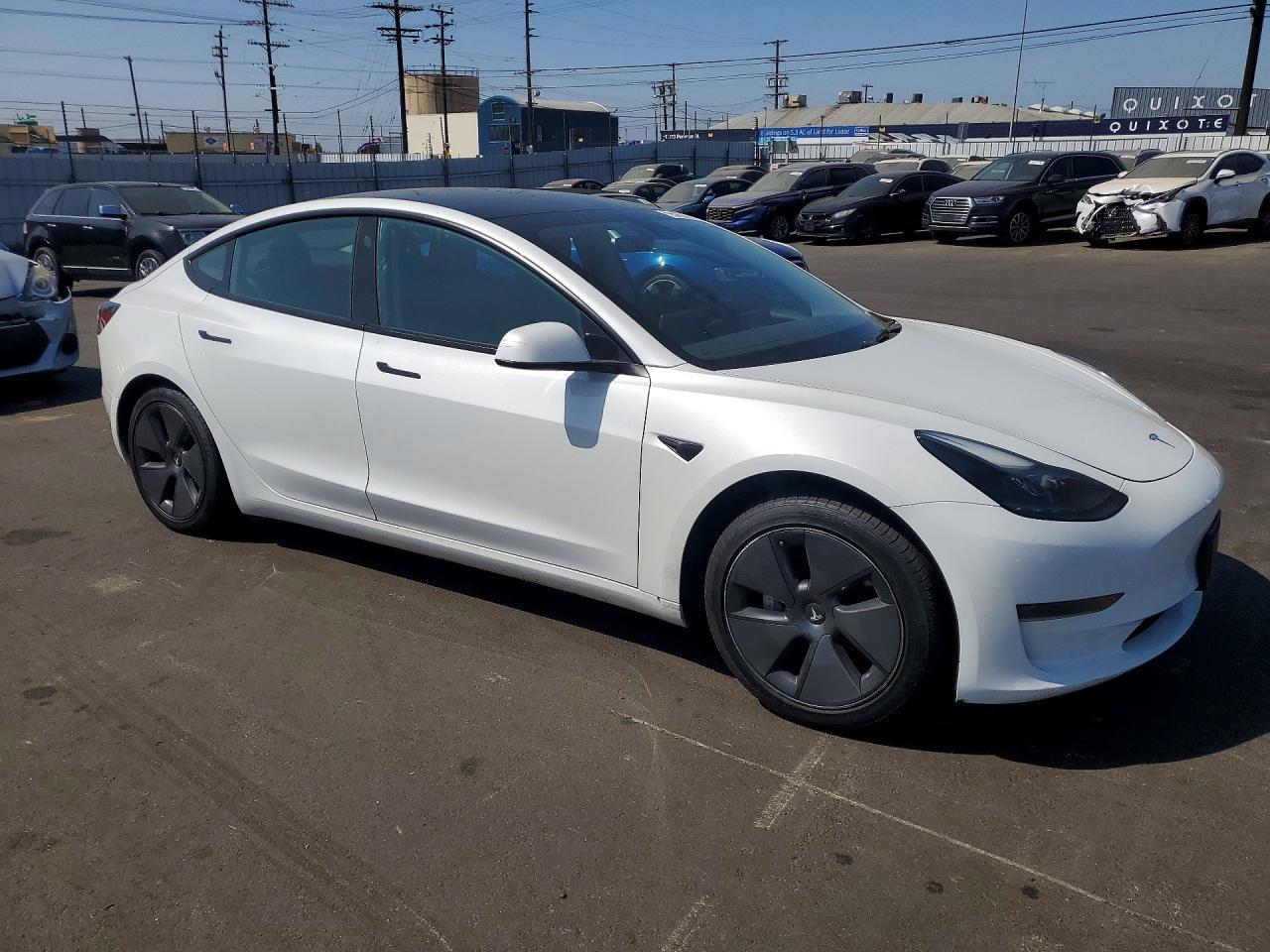 2023 Tesla Model 3 - Фото 4