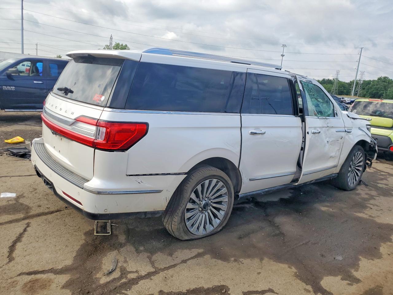 2019 Lincoln Navigator L Reserve - Image 3