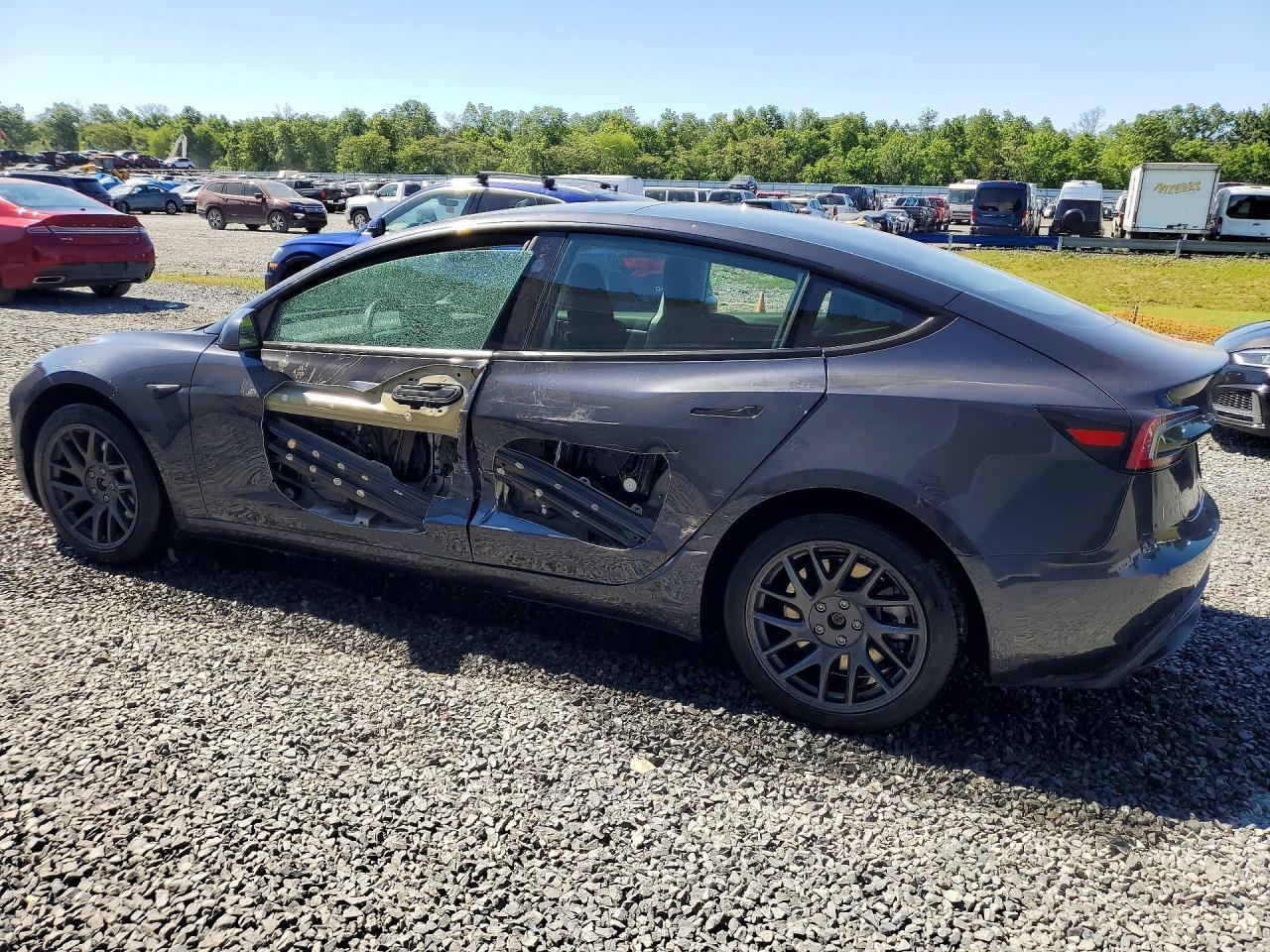 2025 Tesla Model 3 - Image 2