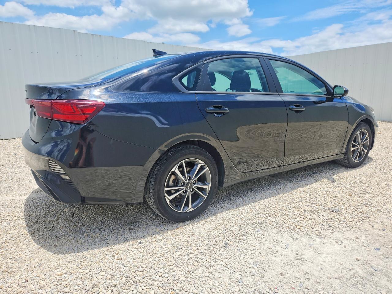 2024 Kia Forte Lxs - Image 3