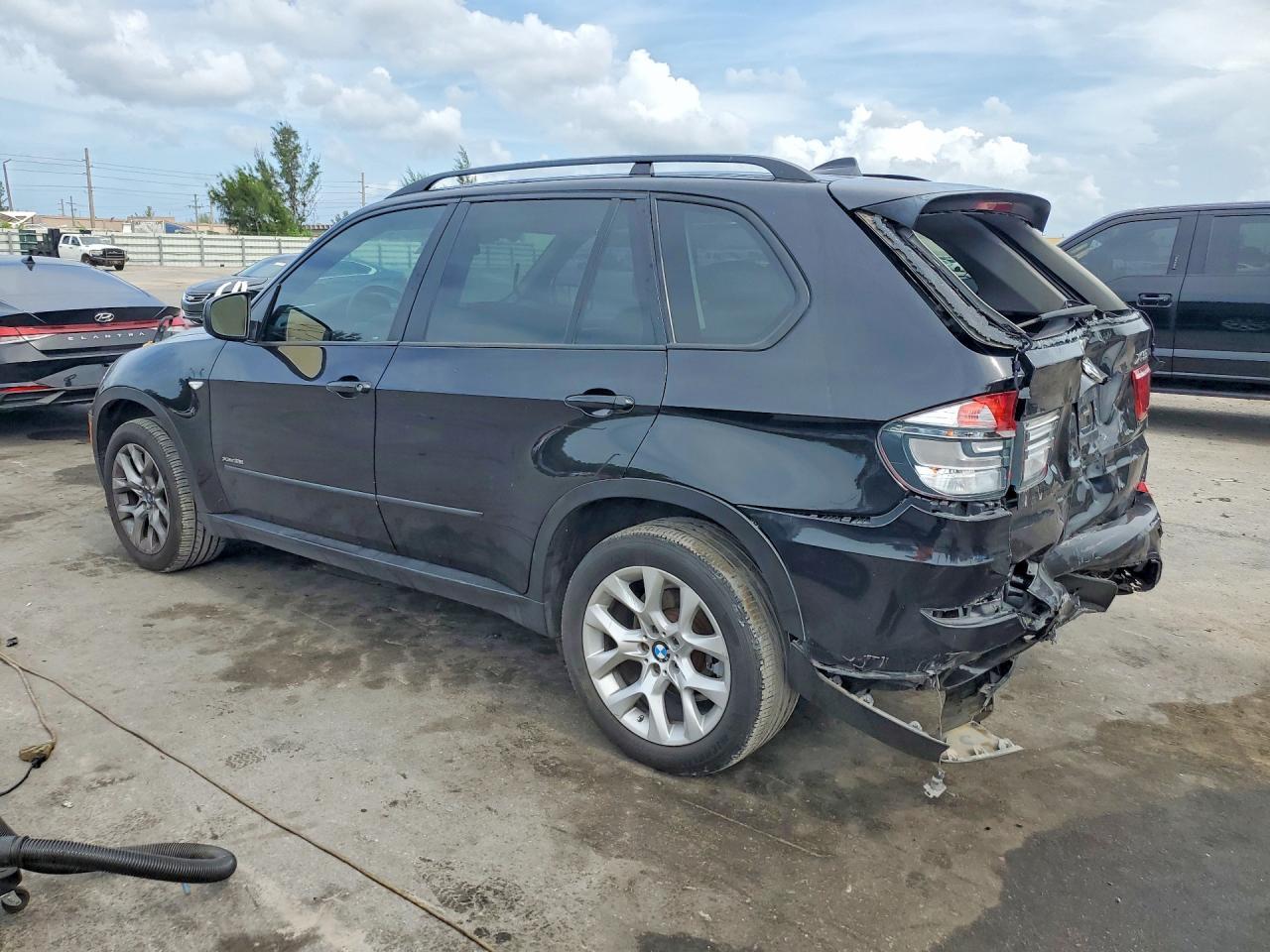 2012 BMW X5 xDrive35I - Фото 2