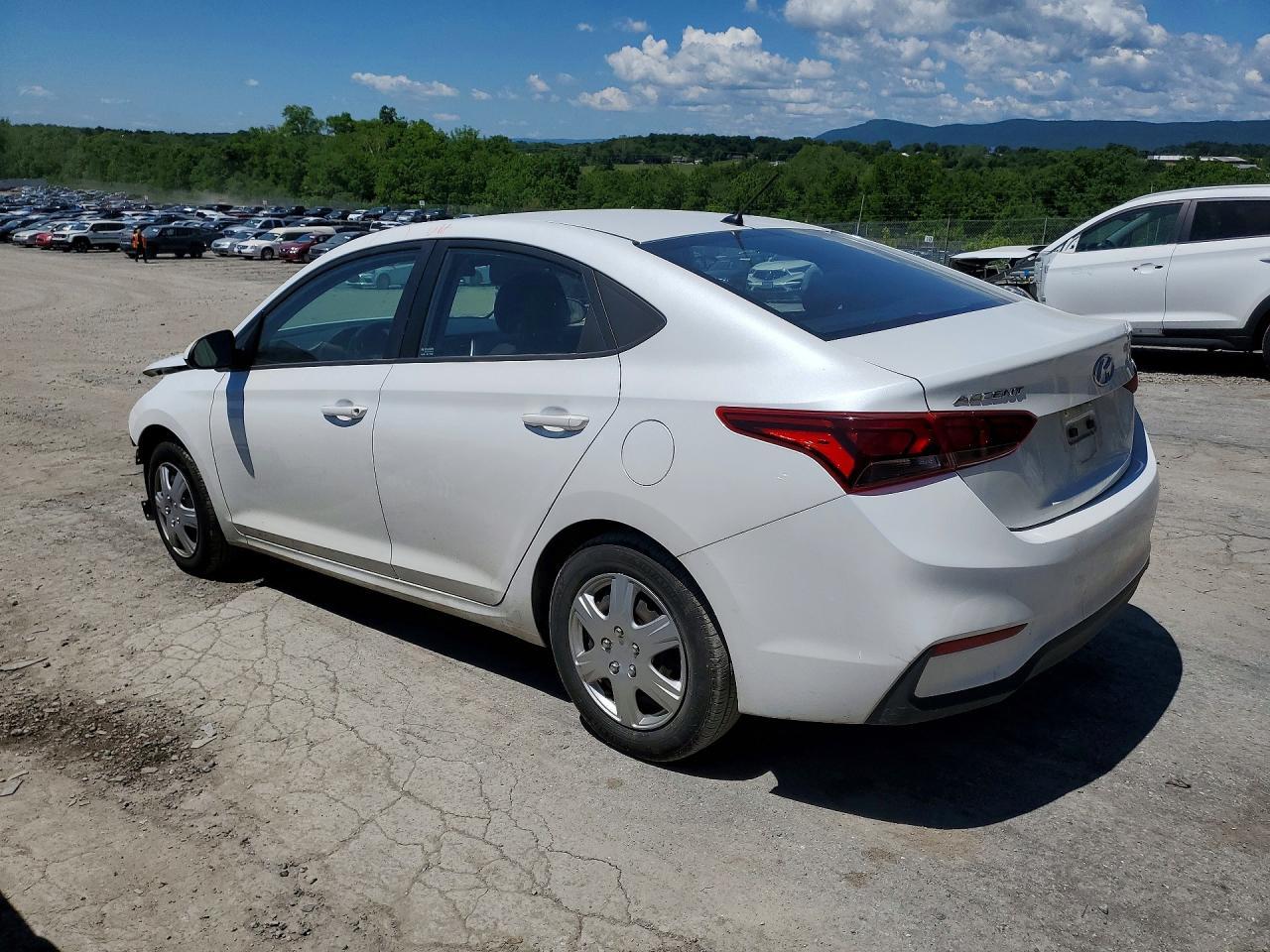 2021 Hyundai Accent Se - Фото 2