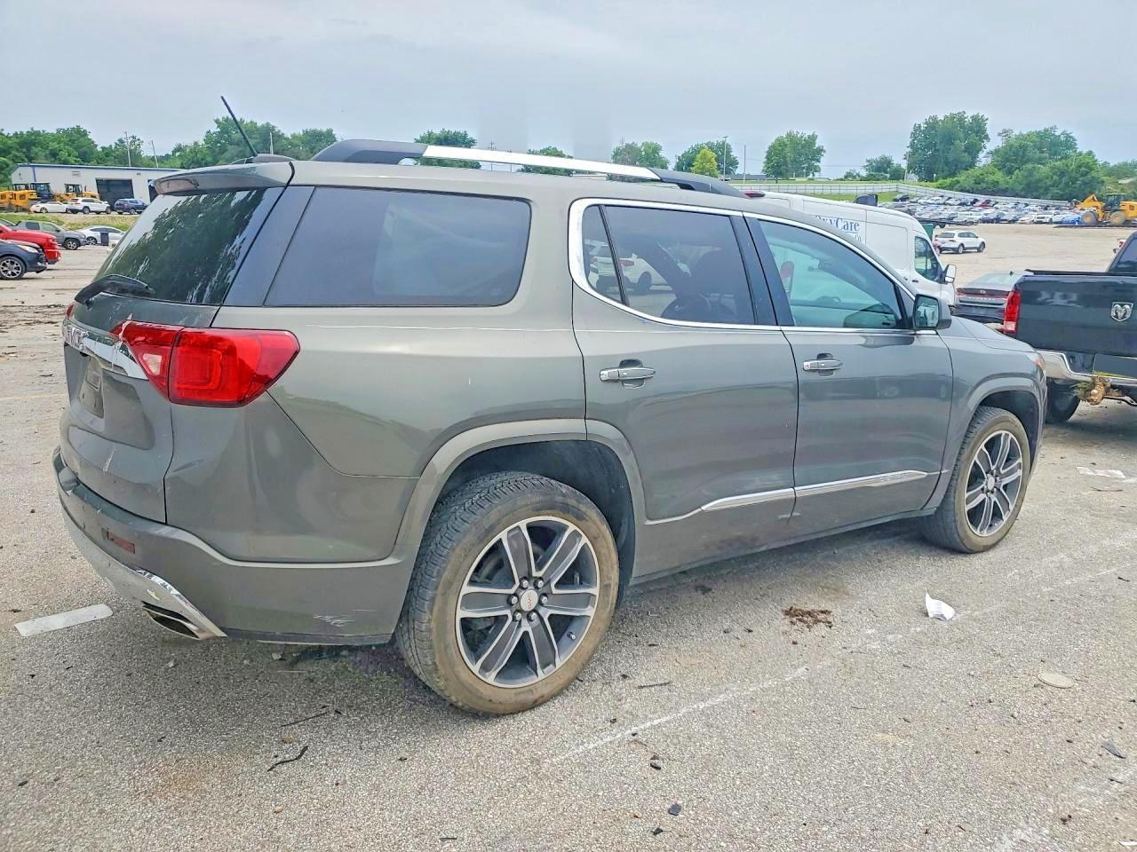 2018 GMC Acadia Denali - Фото 3
