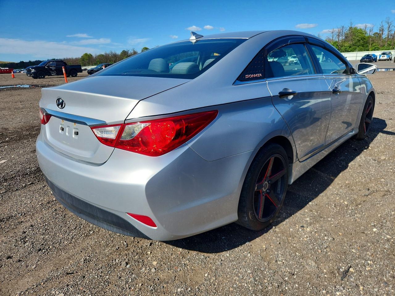 2014 Hyundai Sonata Gls - Image 3