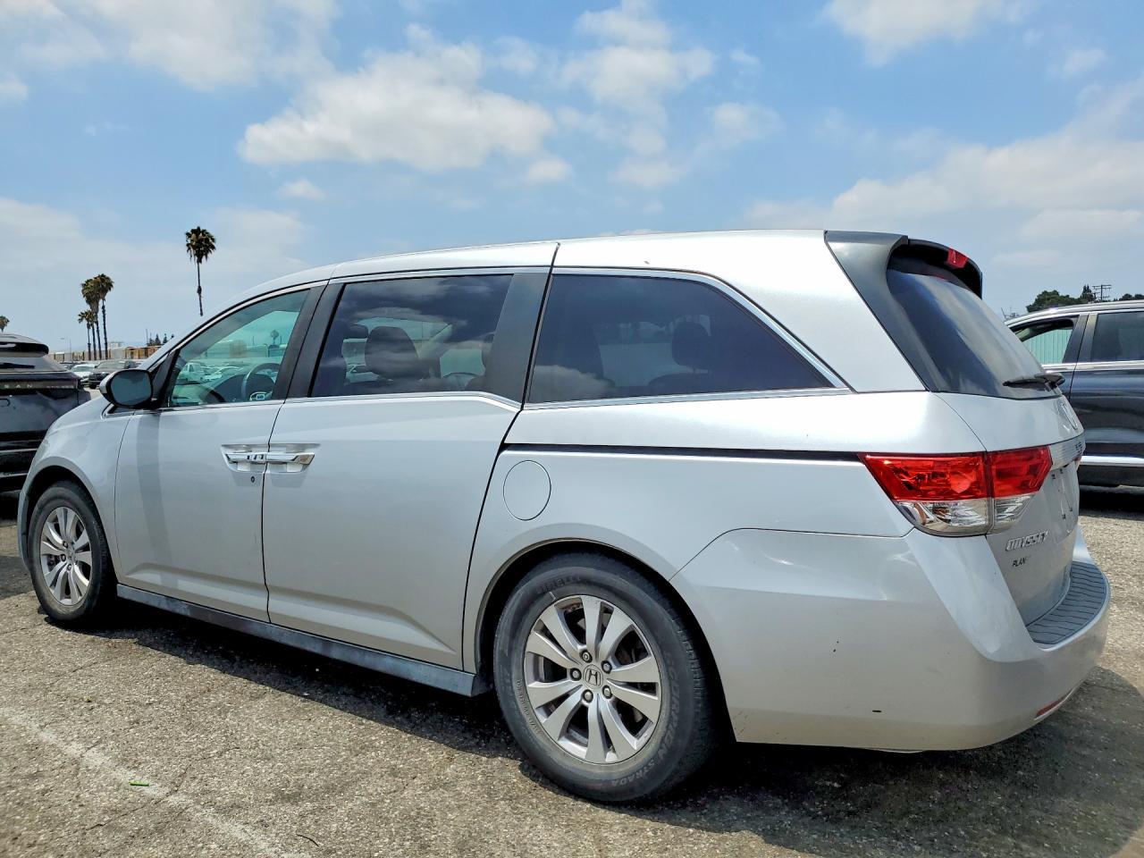2015 Honda Odyssey Exl - Image 2