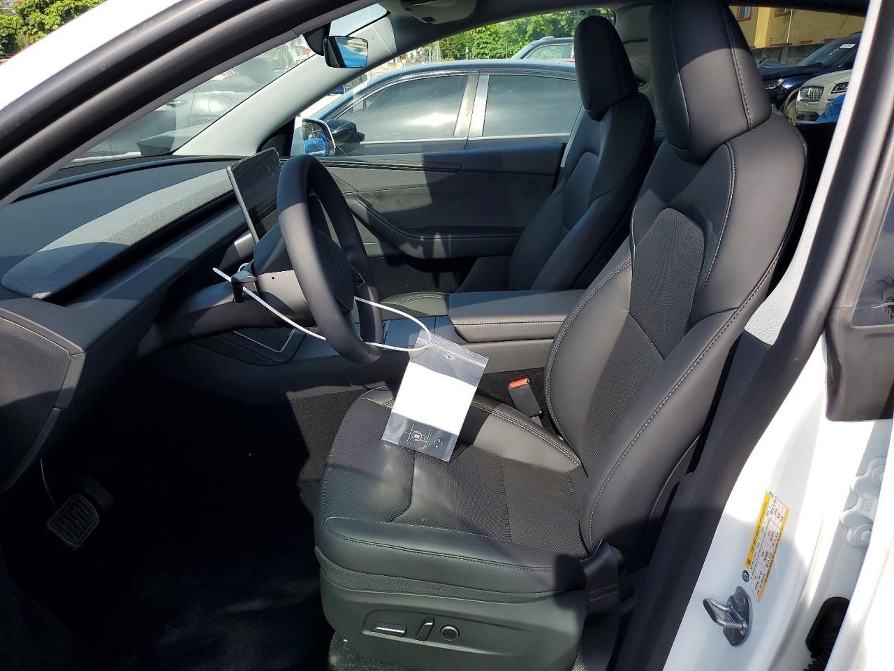 2026 Tesla Model Y - Фото 7
