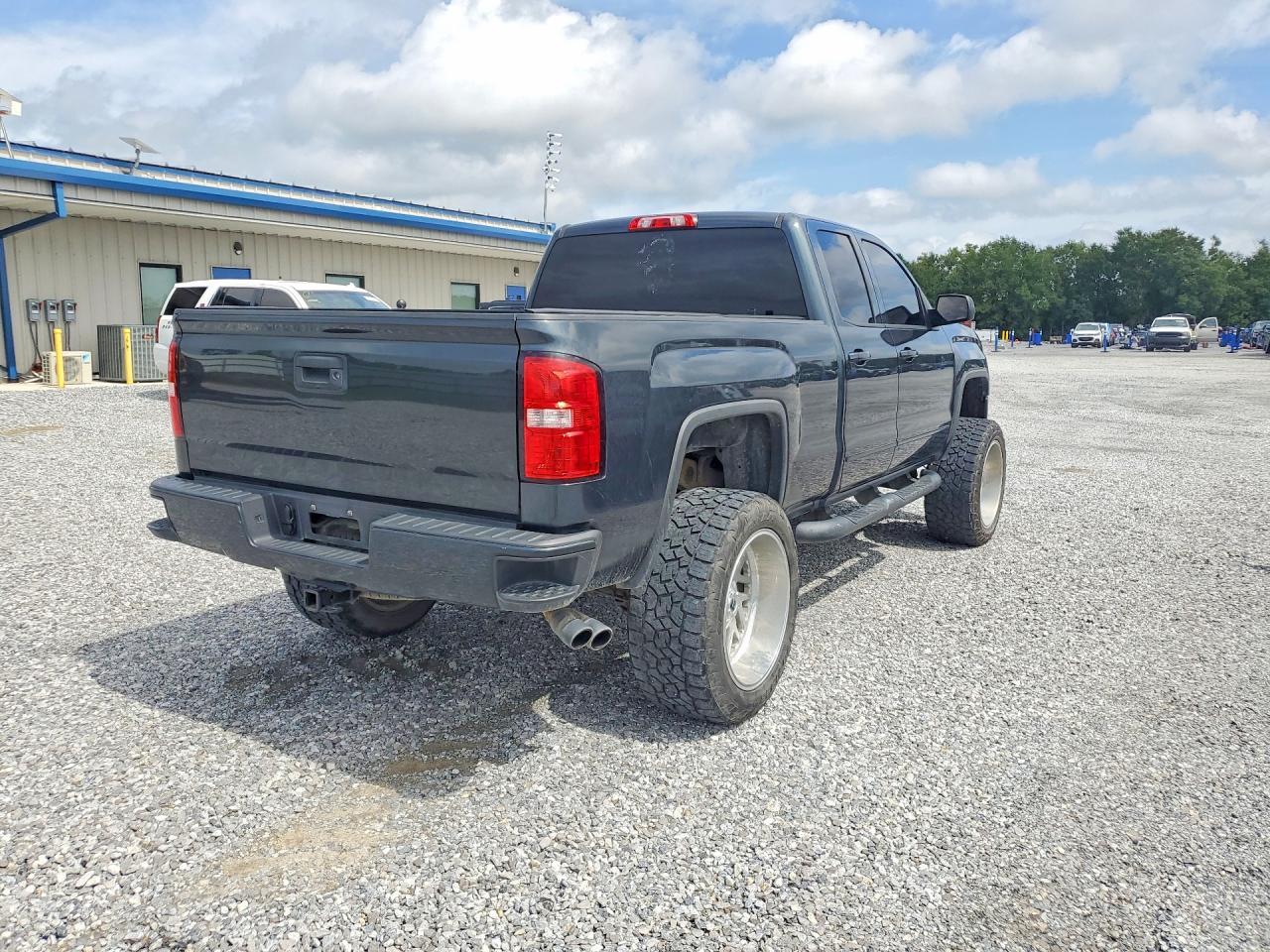 2018 GMC Sierra C1500 - Image 3