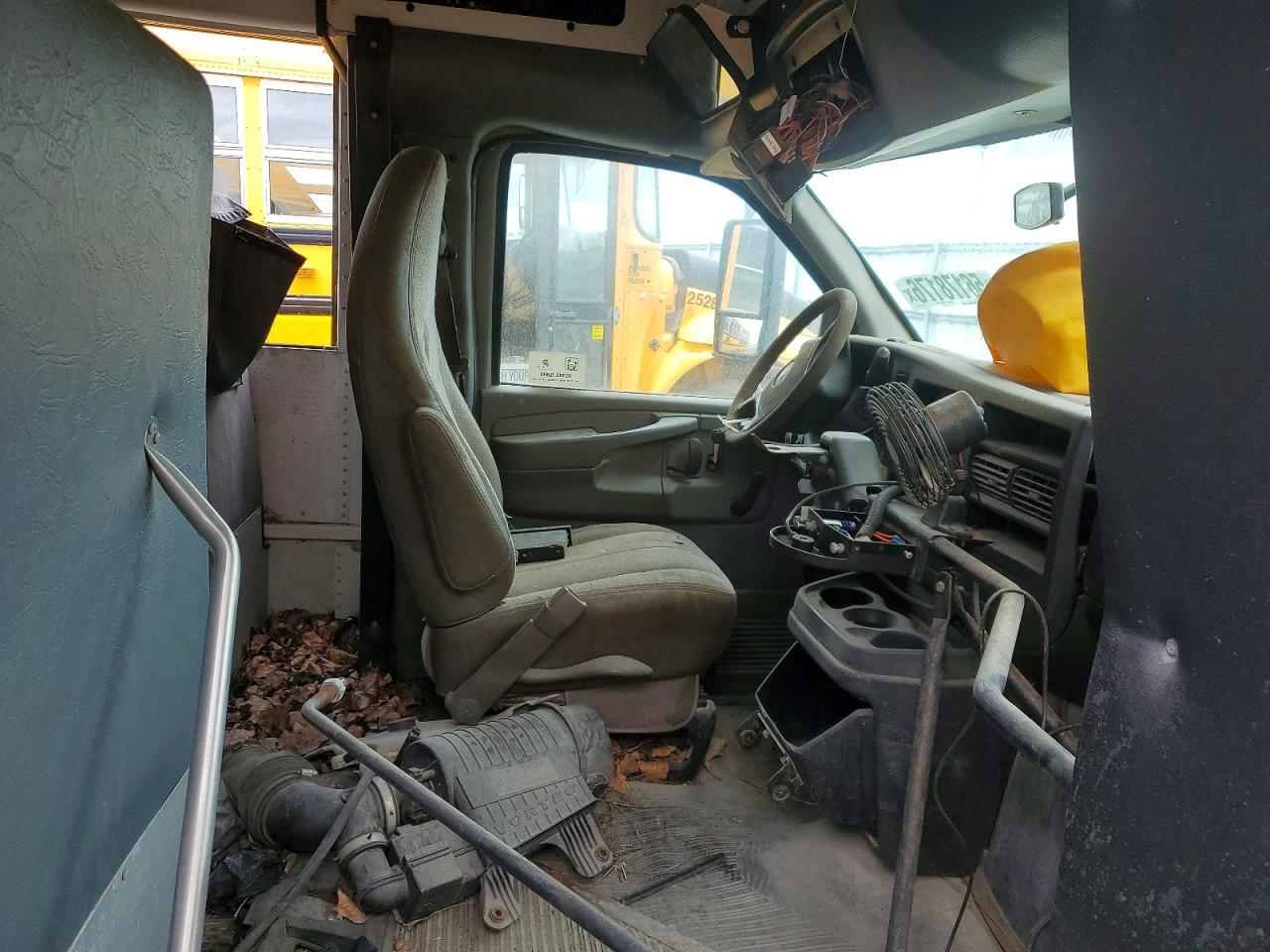 2010 Chevrolet Express Cu - School Bus - Фото 5