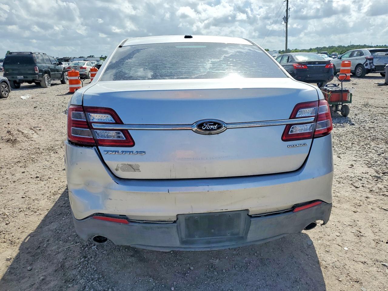 2015 Ford Taurus - Фото 6