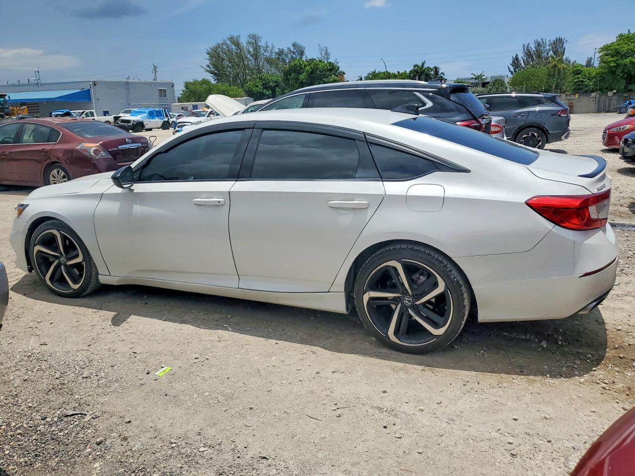 2022 Honda Accord Sport - Фото 2