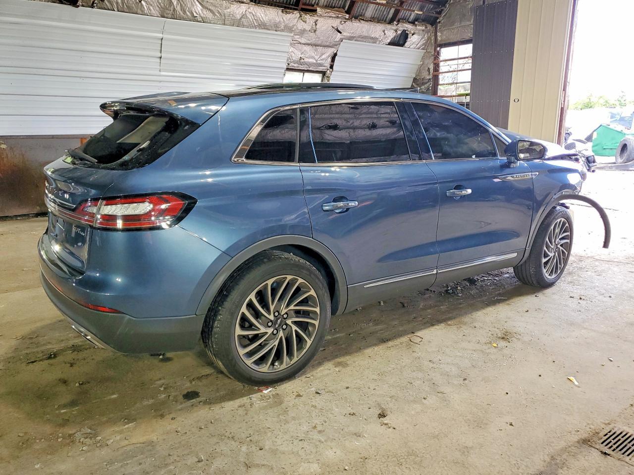 2019 Lincoln Nautilus Reserve - Image 3