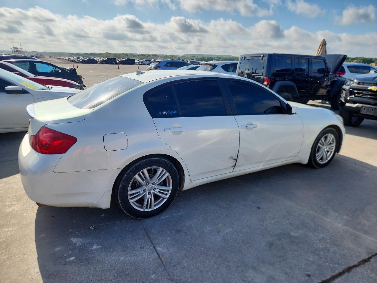 2010 Infiniti G37 Sedan Base - Фото 3