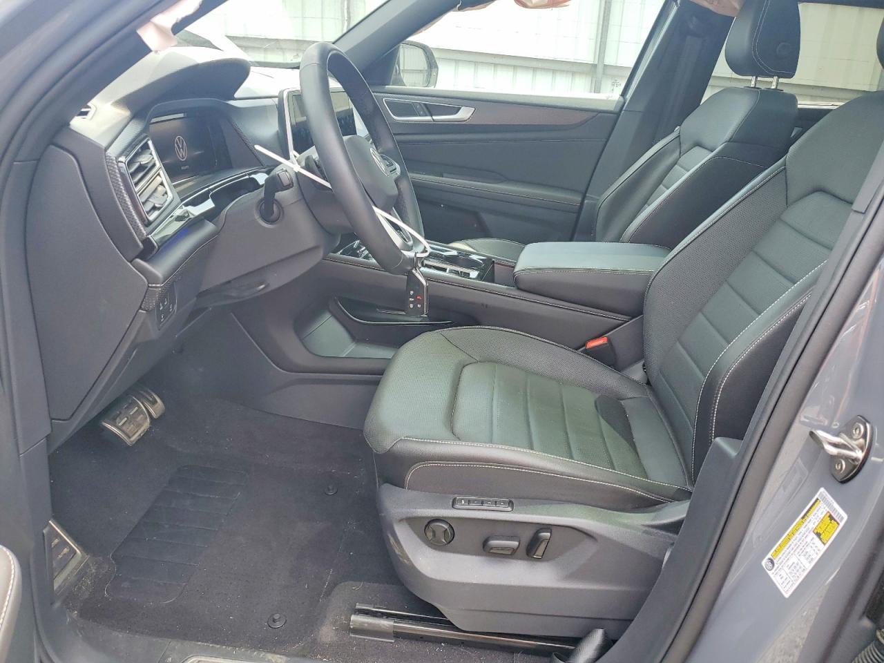 2024 Volkswagen Atlas Cross Sport Sel R-Line - Image 7