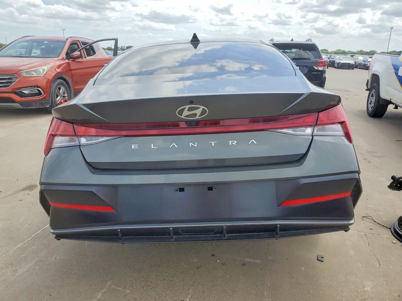 2025 Hyundai Elantra Sel - Фото 6