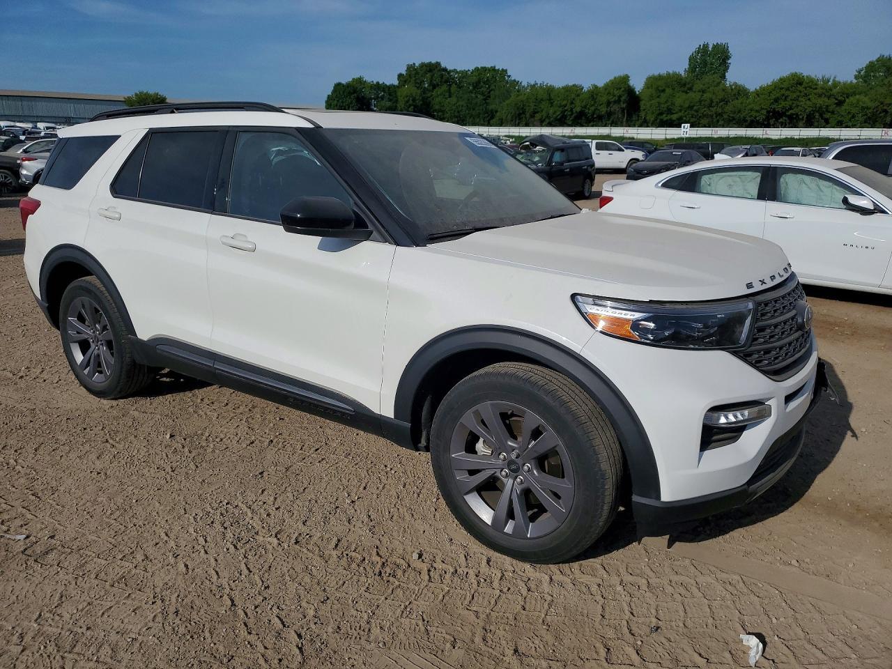 2024 Ford Explorer Xlt - Image 4