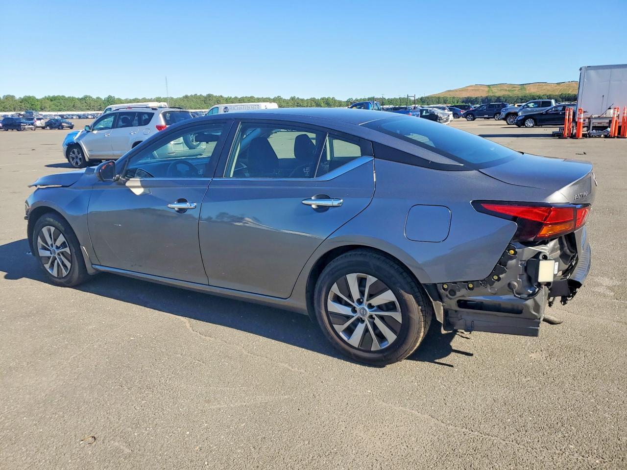 2023 Nissan Altima S - Image 2