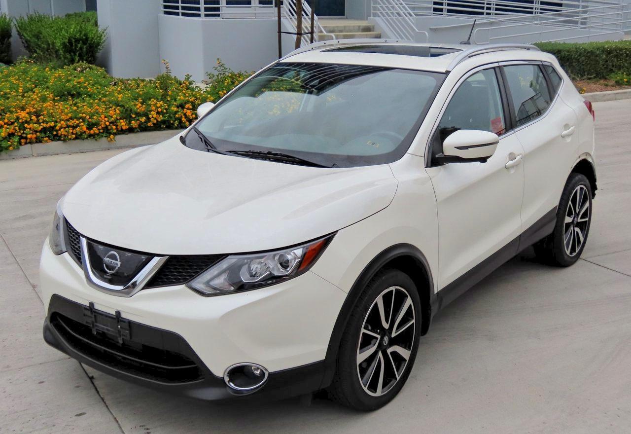 2017 Nissan Rogue Sport Sl - Image 2