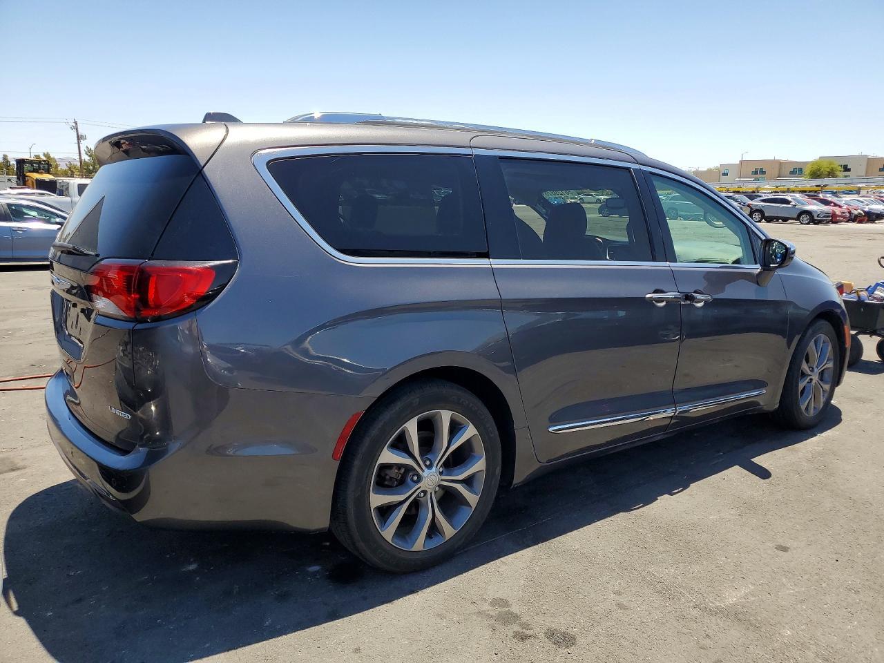 2018 Chrysler Pacifica Limited - Фото 3