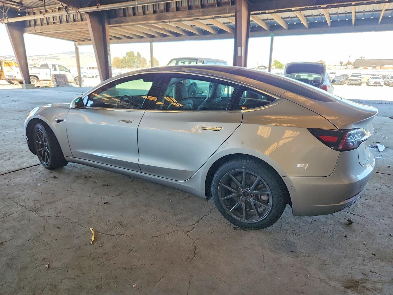 2018 Tesla Model 3 - Фото 2