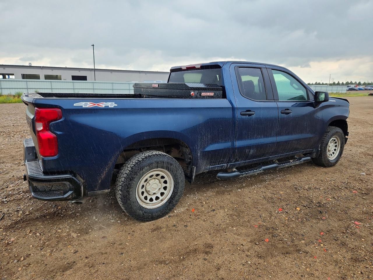 2023 Chevrolet Silverado K1500 - Фото 3