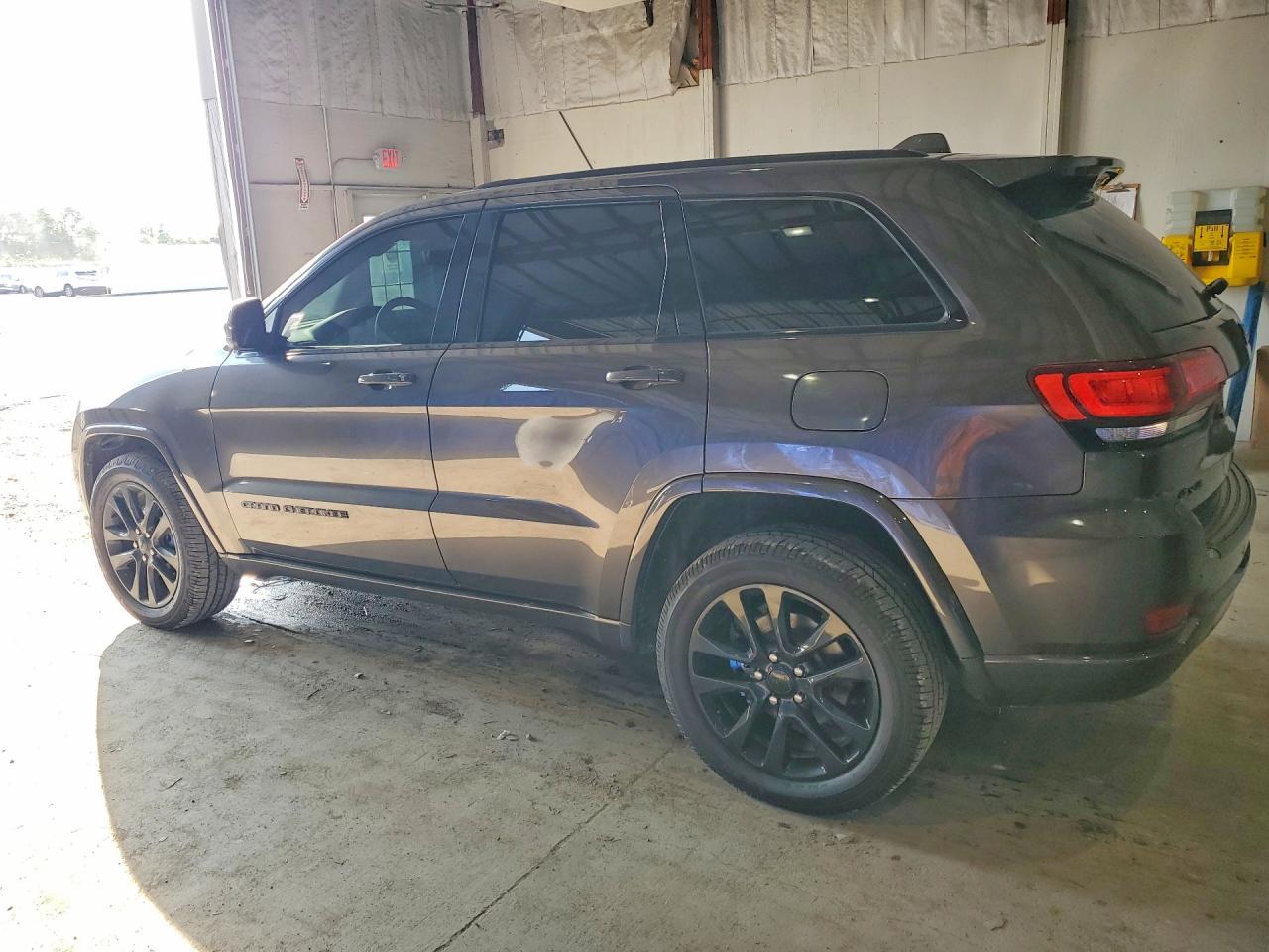 2019 Jeep Grand Cherokee Laredo - Фото 2