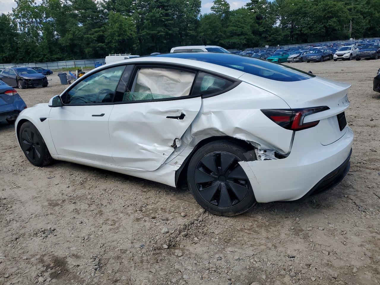 2024 Tesla Model 3 - Фото 2