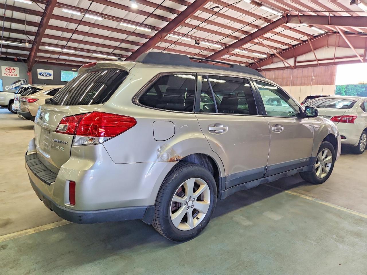 2014 Subaru Outback 2.5I Premium - Image 3