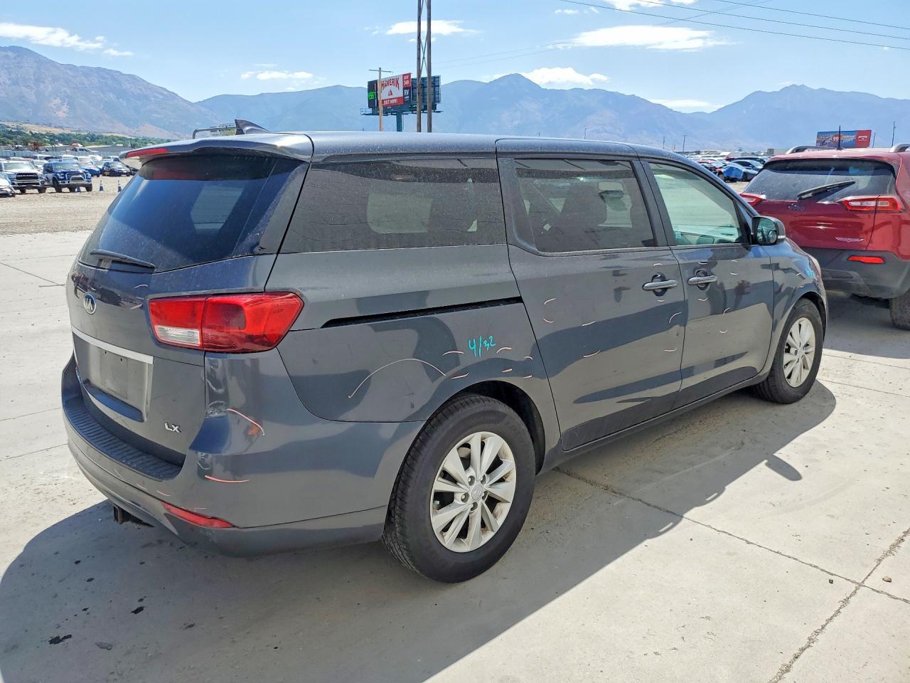 2017 Kia Sedona Lx - Фото 3