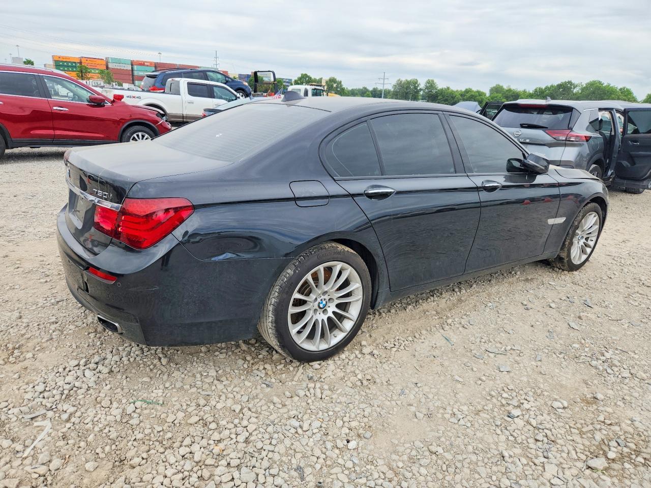 2015 BMW 750 Xi - Image 3