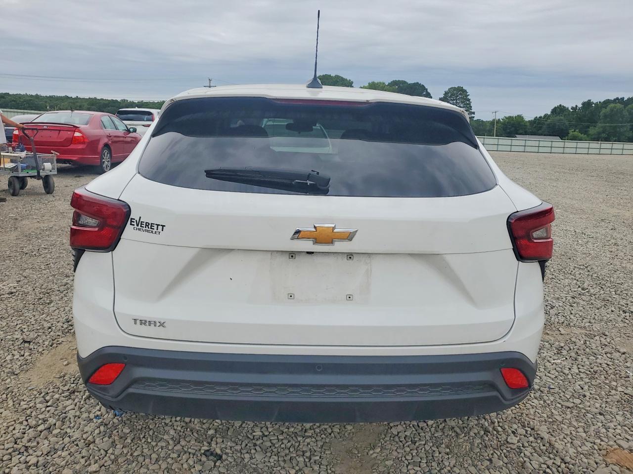2025 Chevrolet Trax Ls - Фото 6