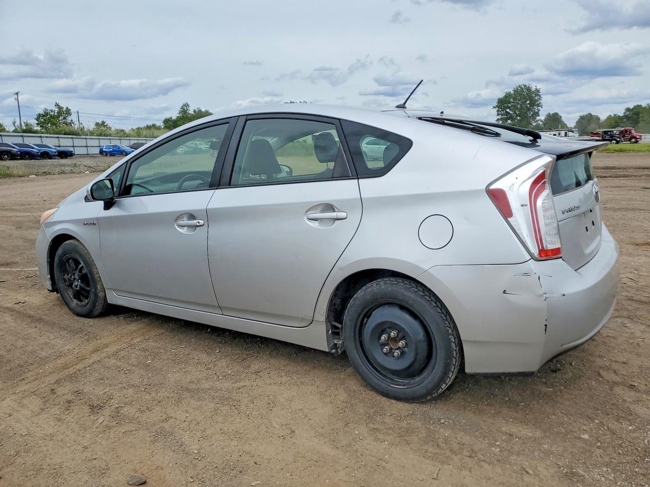 2013 Toyota Prius Two - Фото 2