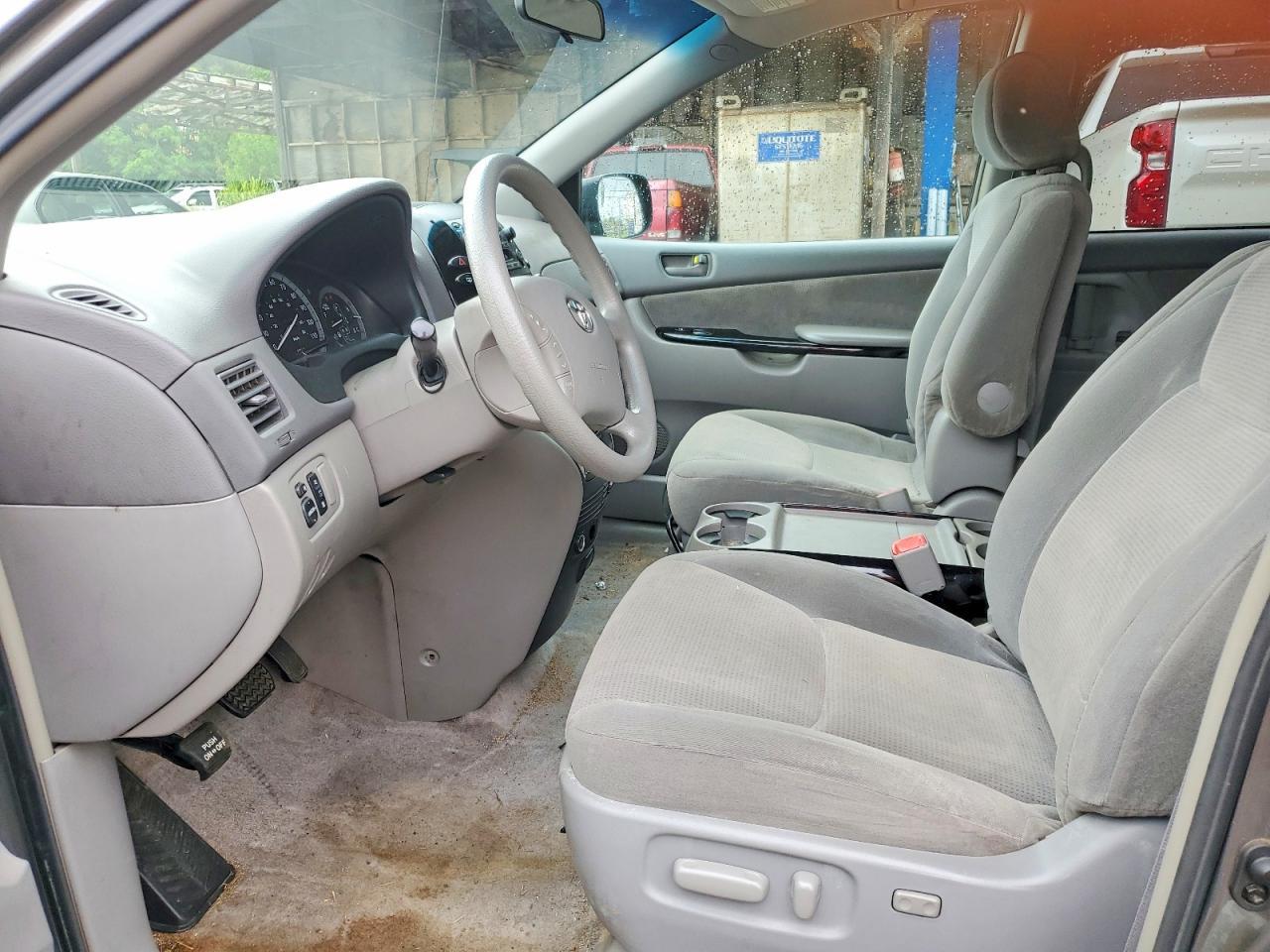 2005 Toyota Sienna Ce 7 Passenger - Image 7