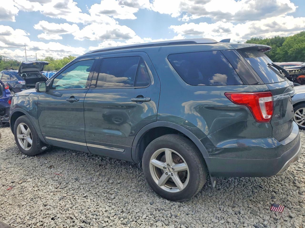 2016 Ford Explorer Xlt - Image 2