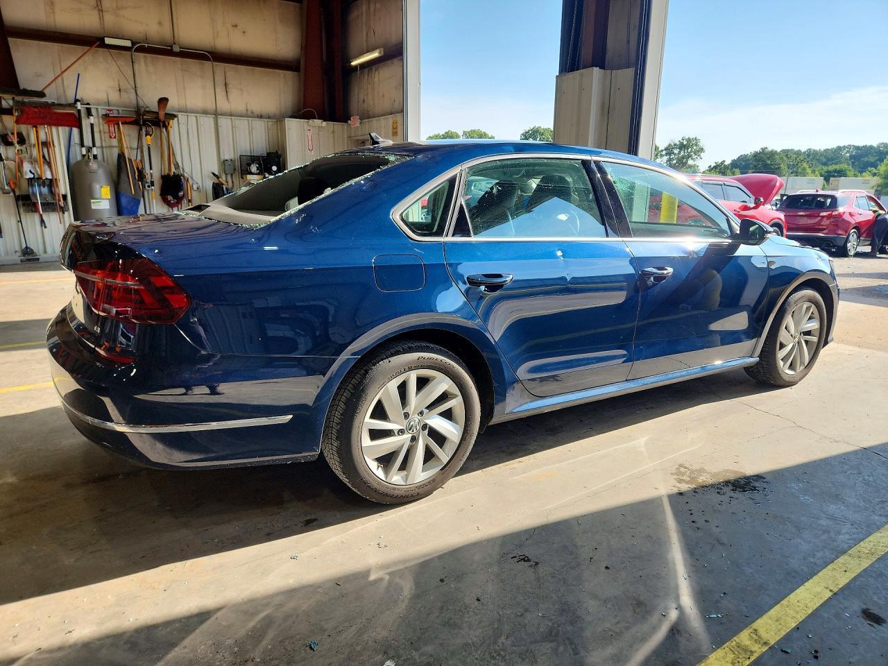 2018 Volkswagen Passat Se - Фото 3