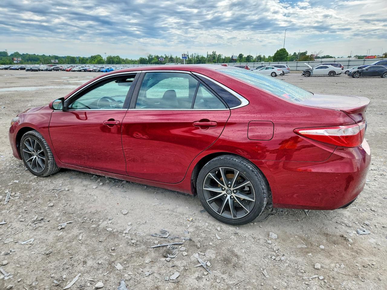 2016 Toyota Camry Xse V6 - Image 2