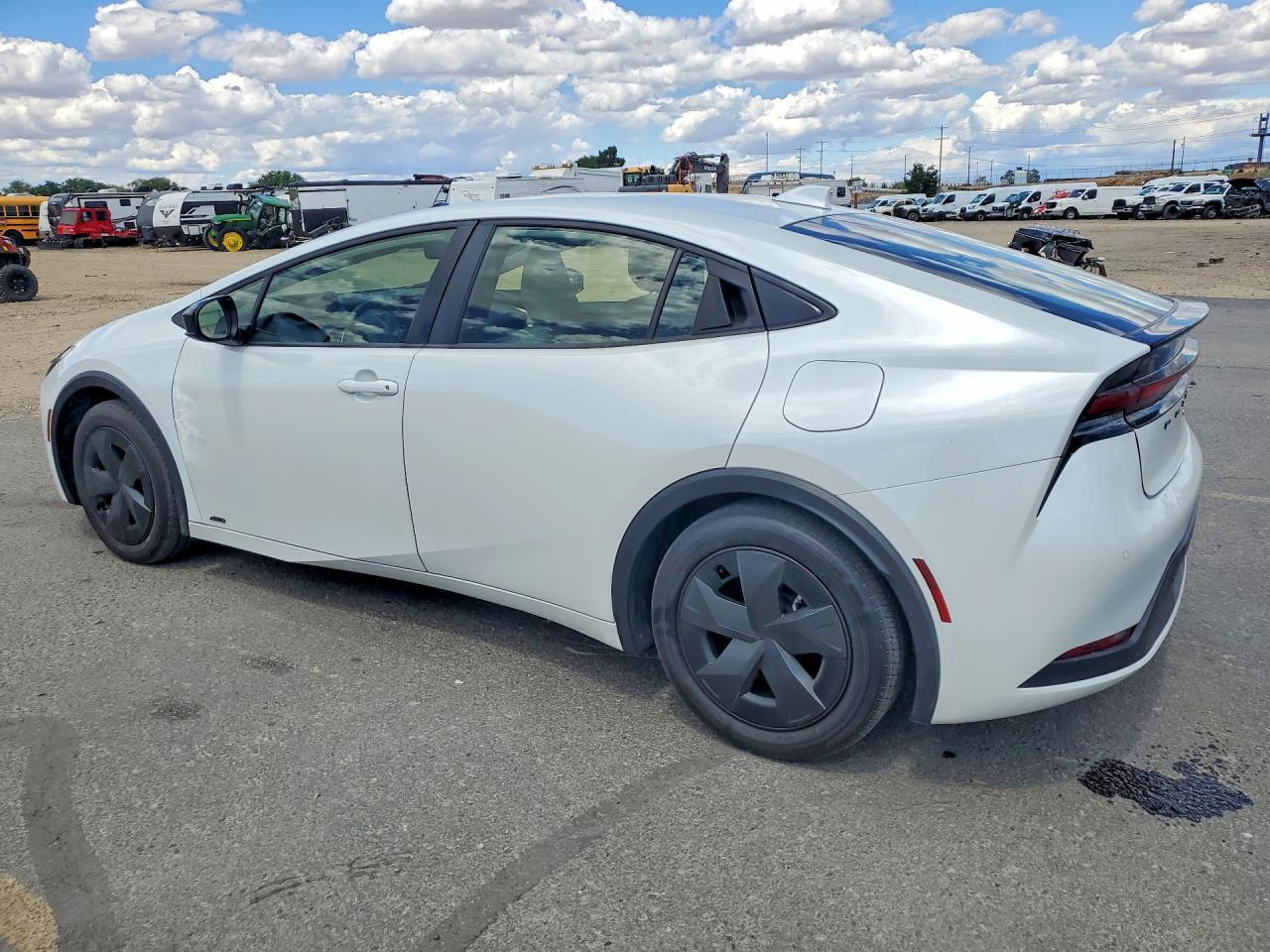 2024 Toyota Prius Le - Фото 2