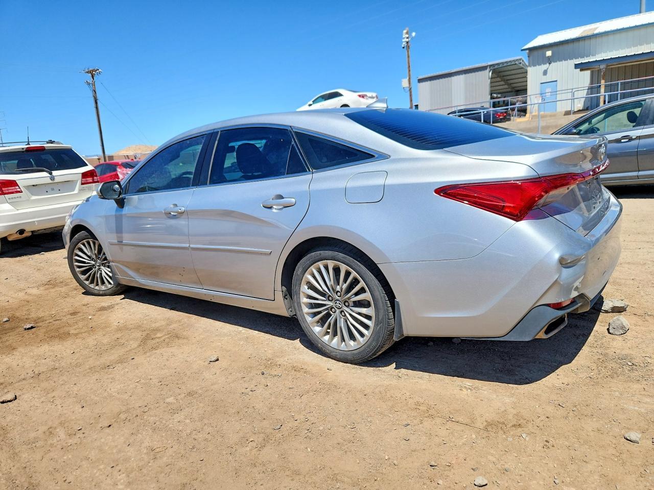 2019 Toyota Avalon Limited - Фото 2