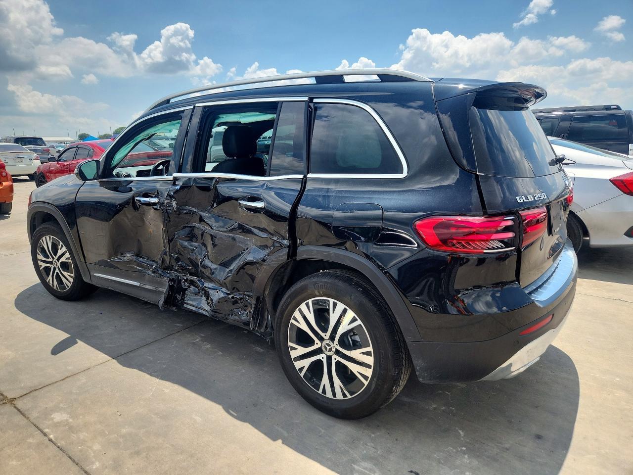 2025 Mercedes-Benz Glb 250 - Image 2
